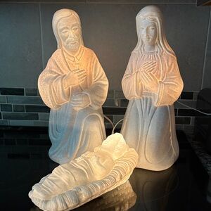 Vintage illuminated Blow Mold Nativity Scene- 3 piece